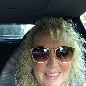 Meet your Posher, Deedee